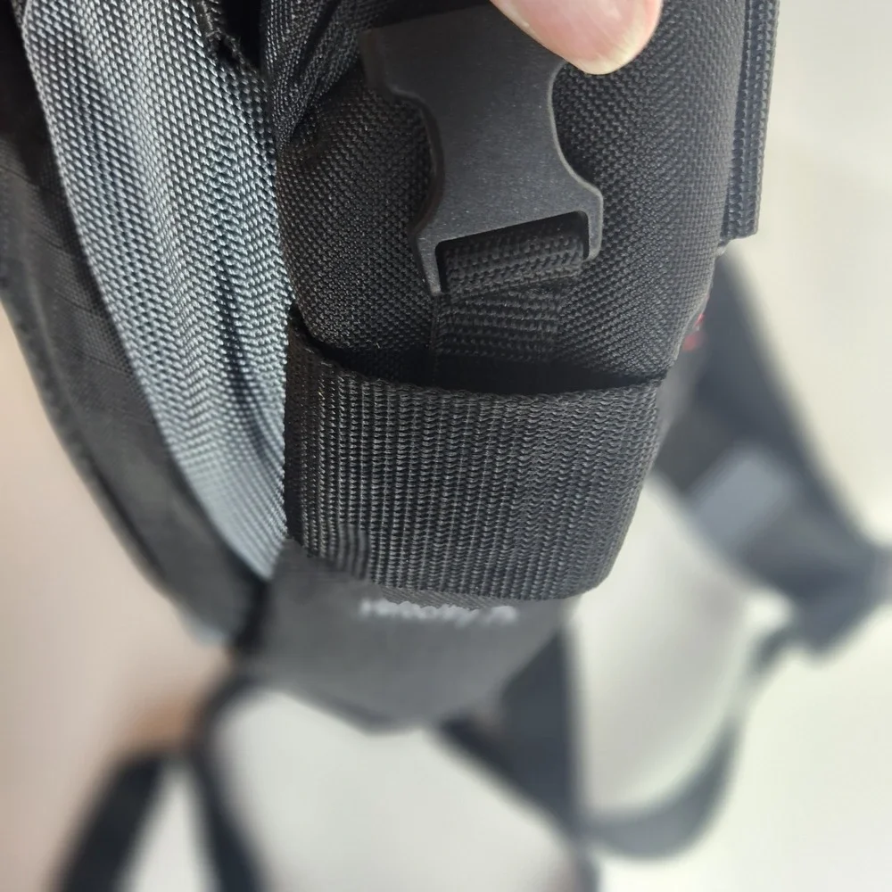 Tamrac 5767 Velocity 7x Sling Pack Camera Bag Black Gray DSLR Messenger
